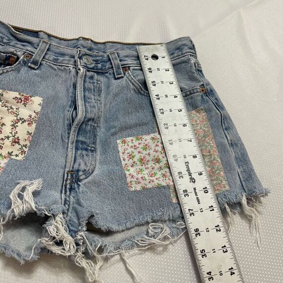 Urban Renewal x Levis Patchwork Distressed Denim Shorts Size Medium - Picture 3 of 9